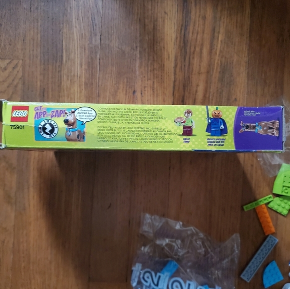 LEGO Scooby-Doo Mystery Plane Set 75901 - Picture 3 of 10